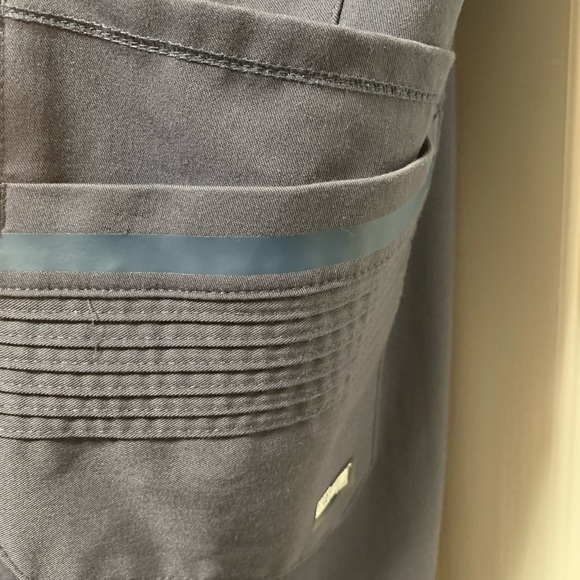 Grey’s Anatomy Barco gray scrub set size XSmall EUC - Picture 10 of 11